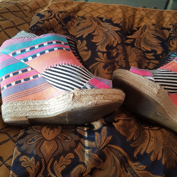 3/$60 Chinese Laundry Wedge Shoes, Funky sz 7M - Picture 6 of 6